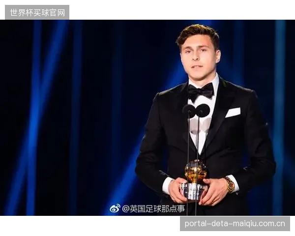 林德洛夫不仅是防守核心，其精准长传也是瑞典队快速反击发起点。